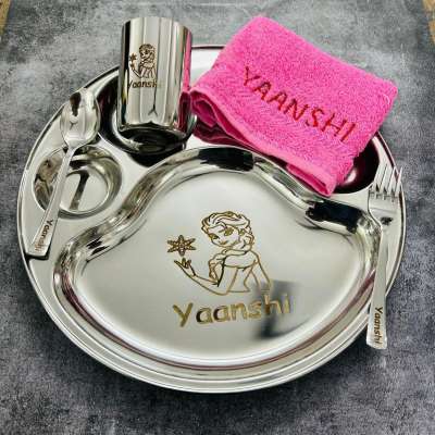 Plate set with napkin combo