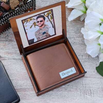 Leather wallet with wooden box