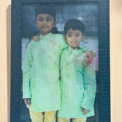 Magic photo frame with 3 photos