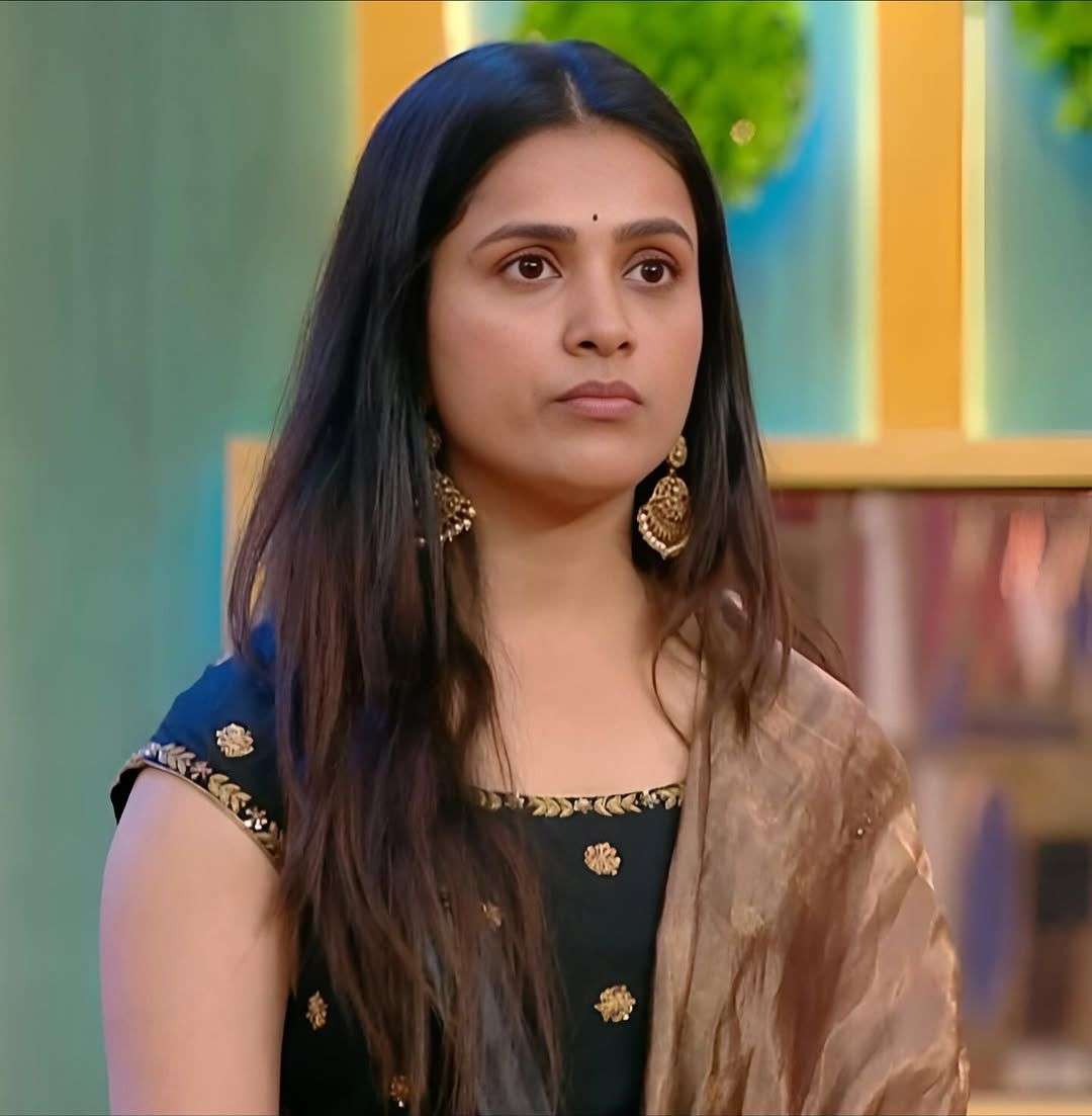 Bigboss Thanuja Maggam work dress with dupatta