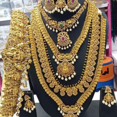 Jewellery combo set with hipbelt